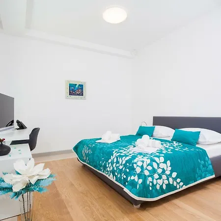 Unique 9 Apartamento *