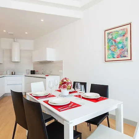 Unique 9 Apartamento Podstrana