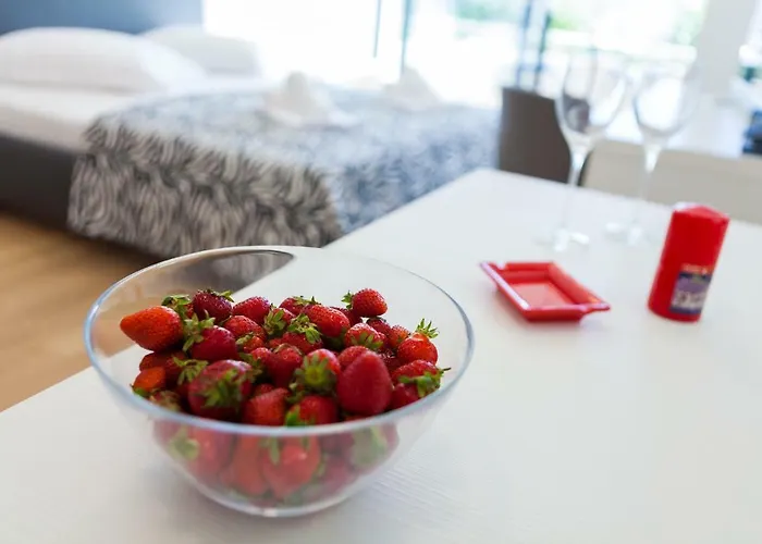 Unique 9 * Podstrana