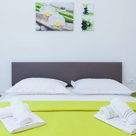 Unique 9 Apartamento Podstrana