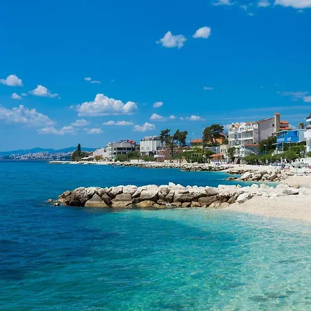 Unique 9 * Podstrana