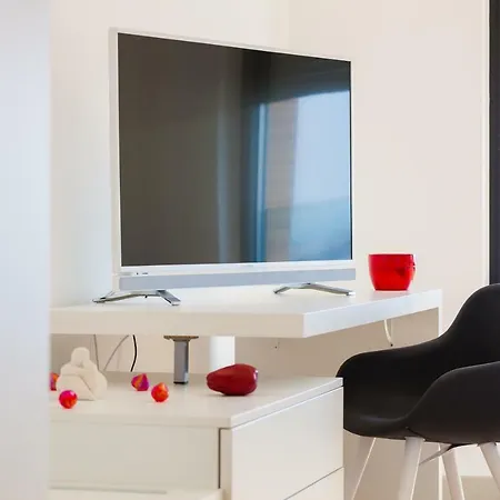 Unique 9 بودْسْتغانا