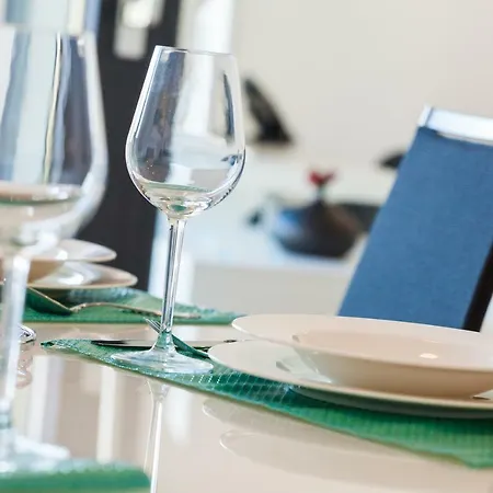 Unique 9 * Podstrana