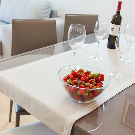 Unique 9 Apartment Podstrana