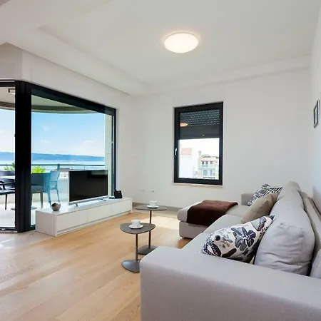 Unique 9 * بودْسْتغانا