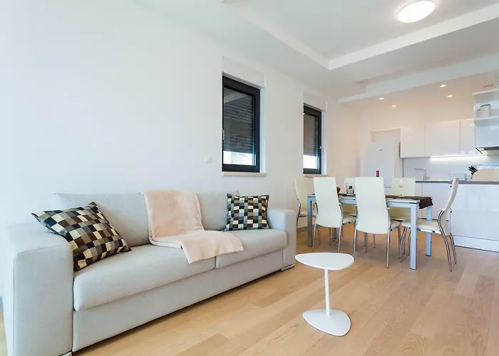 Unique 9 Ποντστράνα