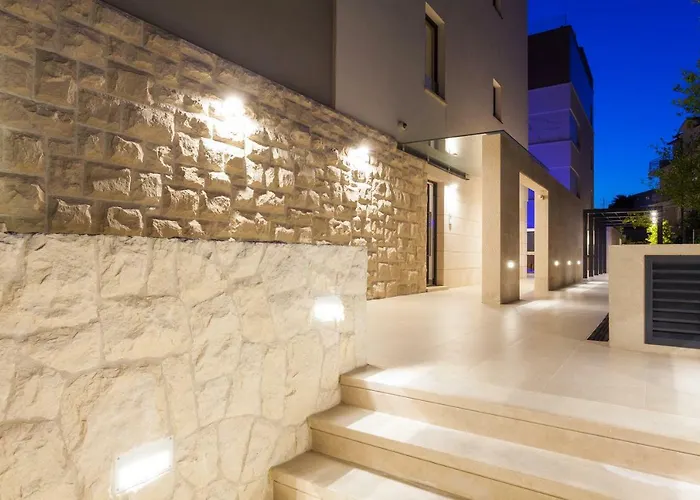 Unique 9 * Ποντστράνα