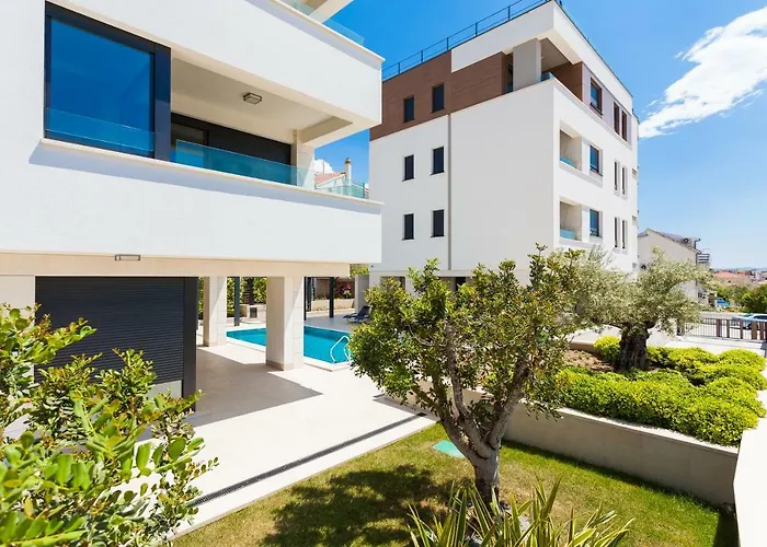 Unique 9 * Ποντστράνα