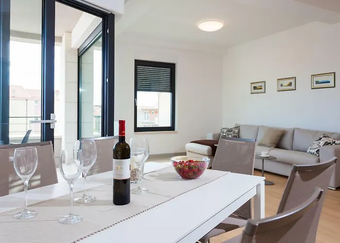 Unique 9 Ποντστράνα