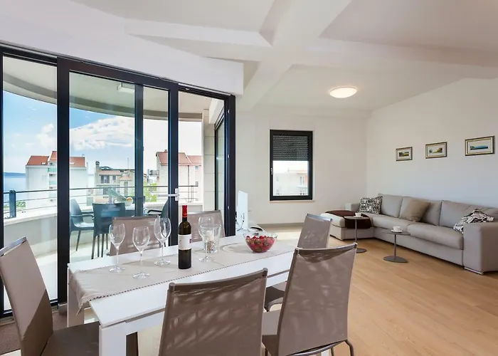 Unique 9 Ποντστράνα